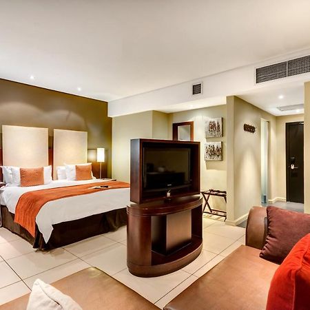 Protea Hotel By Marriott Transit O.R. Tambo Airport Kempton Park Zewnętrze zdjęcie