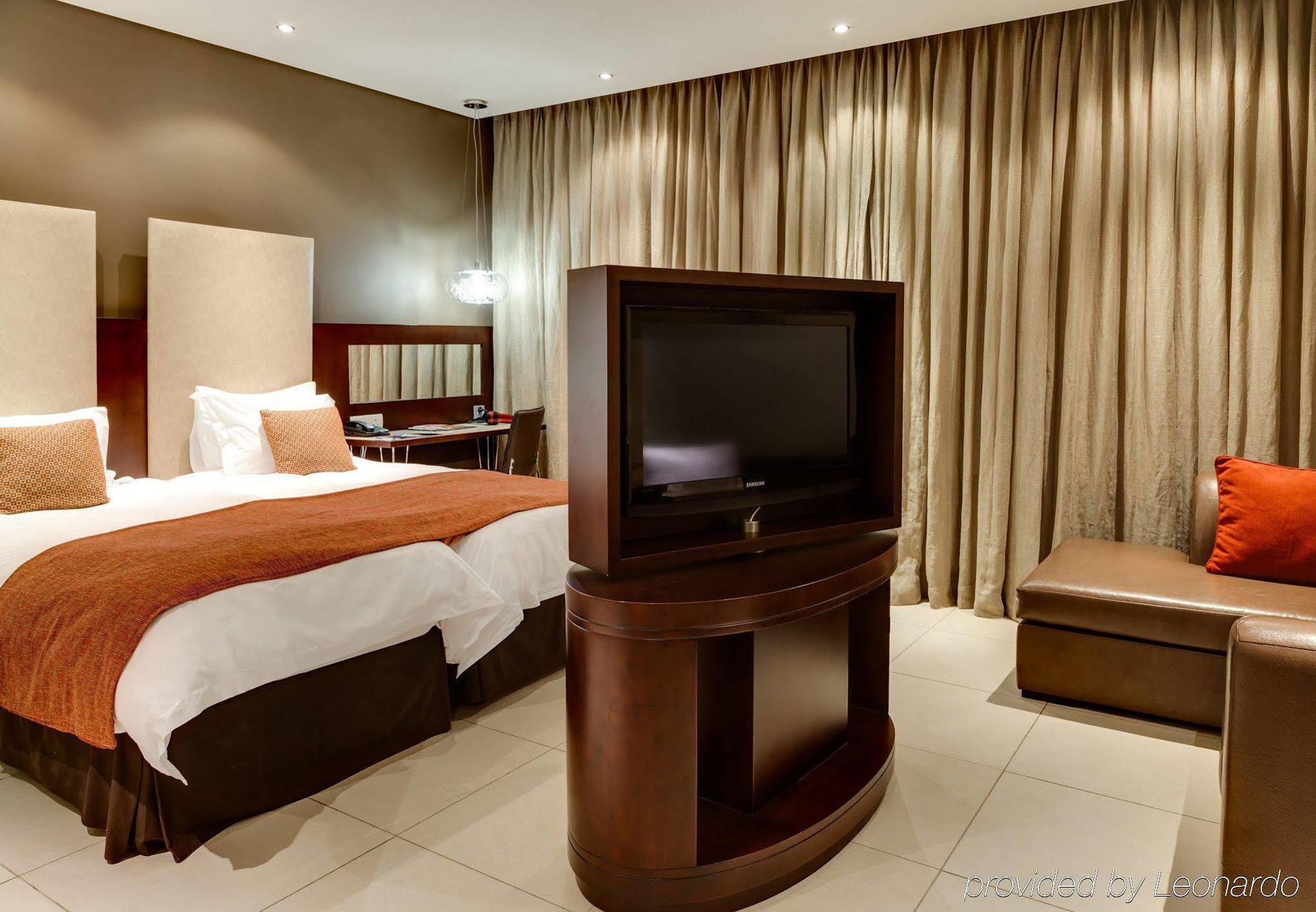 Protea Hotel By Marriott Transit O.R. Tambo Airport Kempton Park Zewnętrze zdjęcie