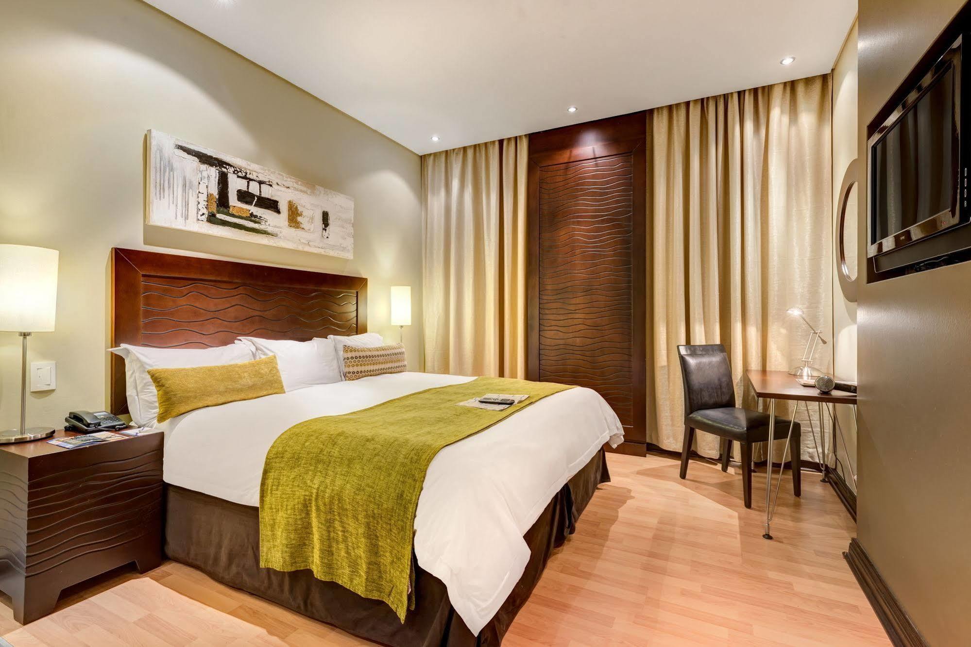 Protea Hotel By Marriott Transit O.R. Tambo Airport Kempton Park Zewnętrze zdjęcie
