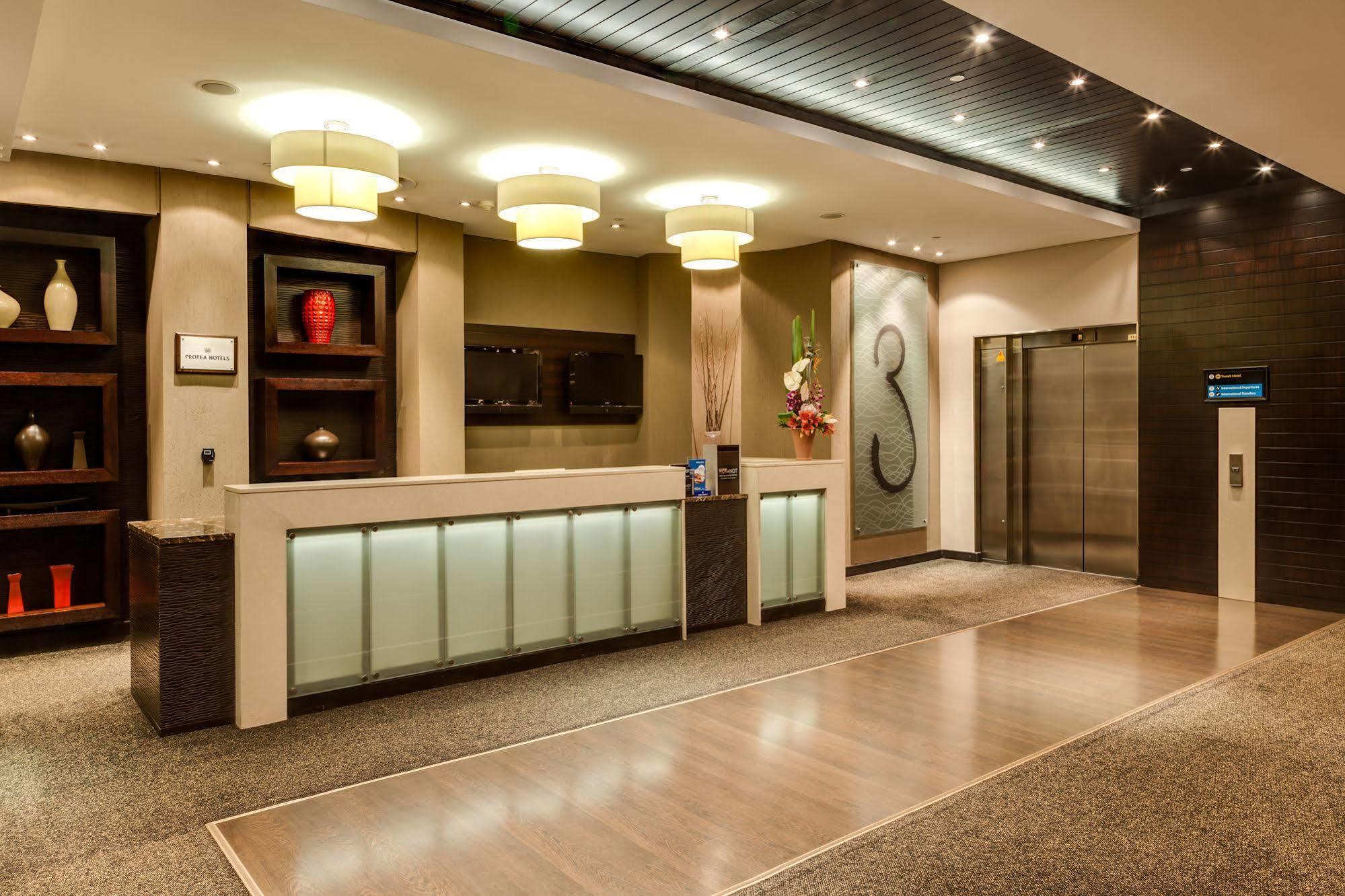 Protea Hotel By Marriott Transit O.R. Tambo Airport Kempton Park Zewnętrze zdjęcie